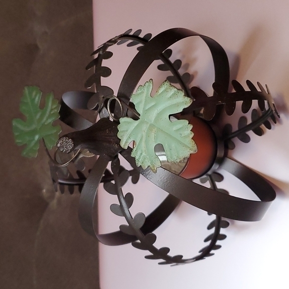 Metal Pumpkin Candle Holder - in‎ the Middle - Picture 2 of 6